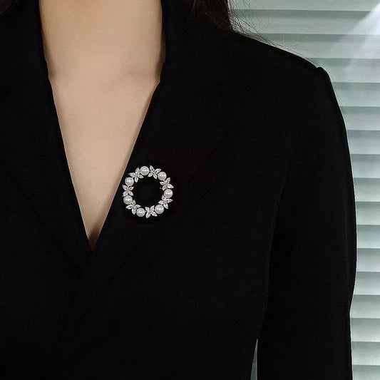 Natural steamed bread pearl garland brooch