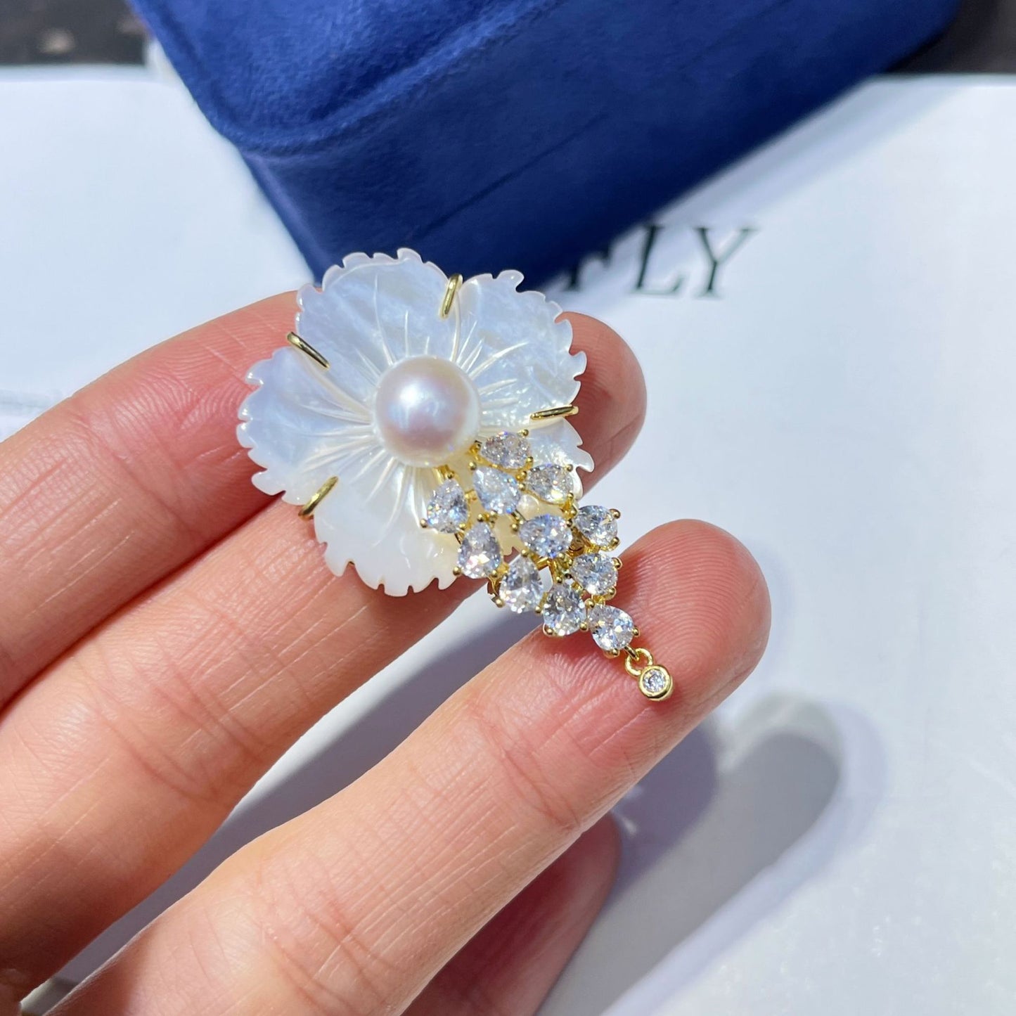Natural Pearl Three-dimensional Flower Design Brooch