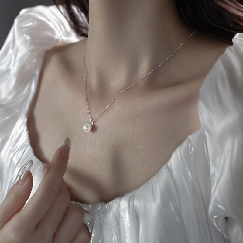 Niche design light luxury high sense simple commute versatile collarbone chain