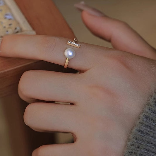 T-shaped design pearl ring