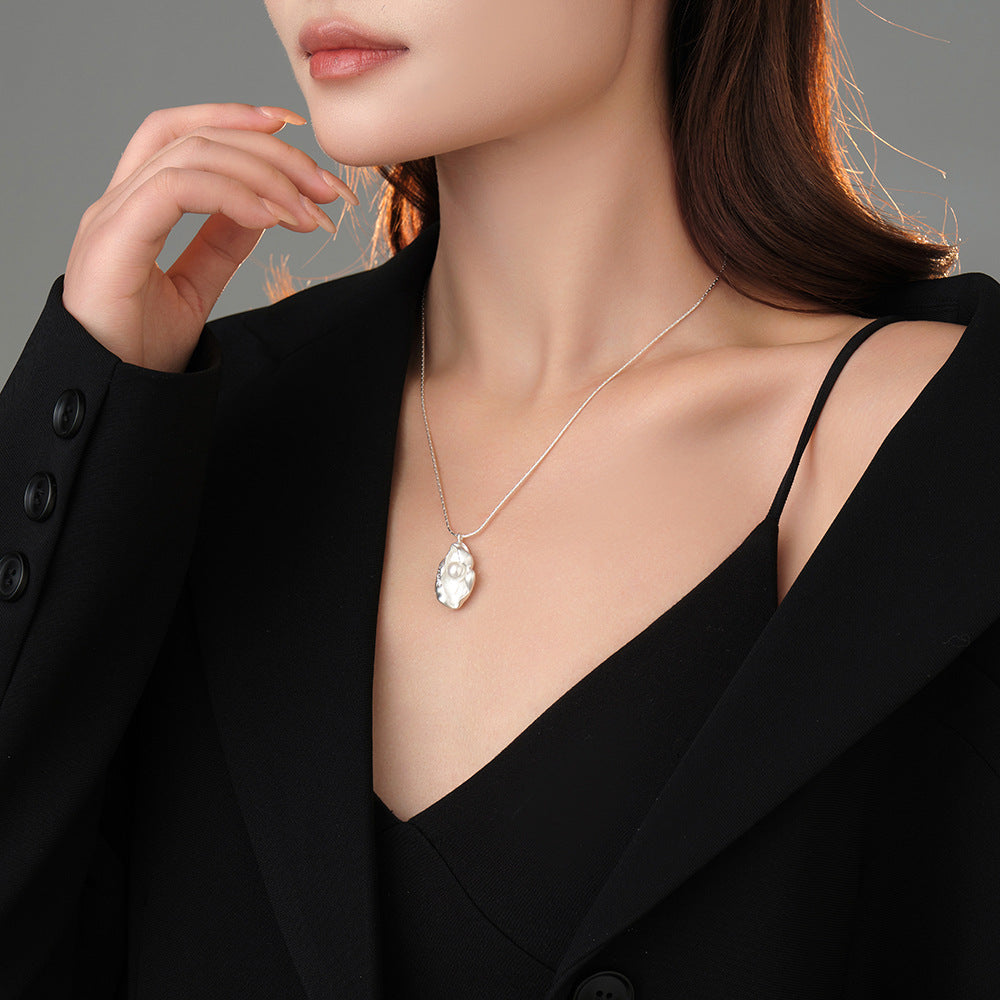 Design natural pearl light luxury collarbone chain