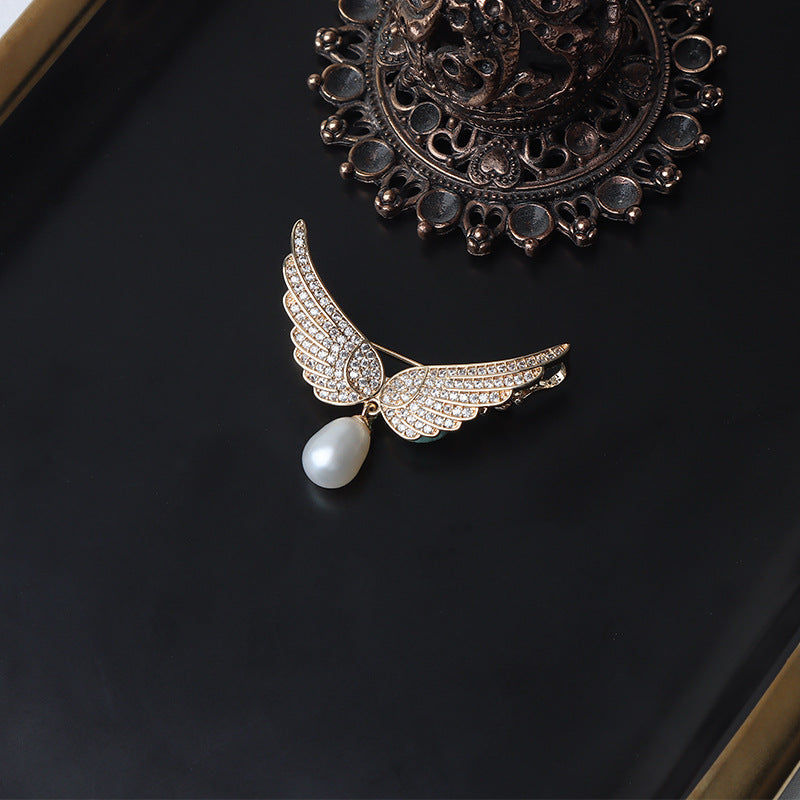 Natural Pearl Wings Design Brooch