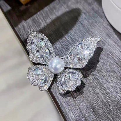 Xiaoxiangfeng Natural Pearl Butterfly Design Brooch