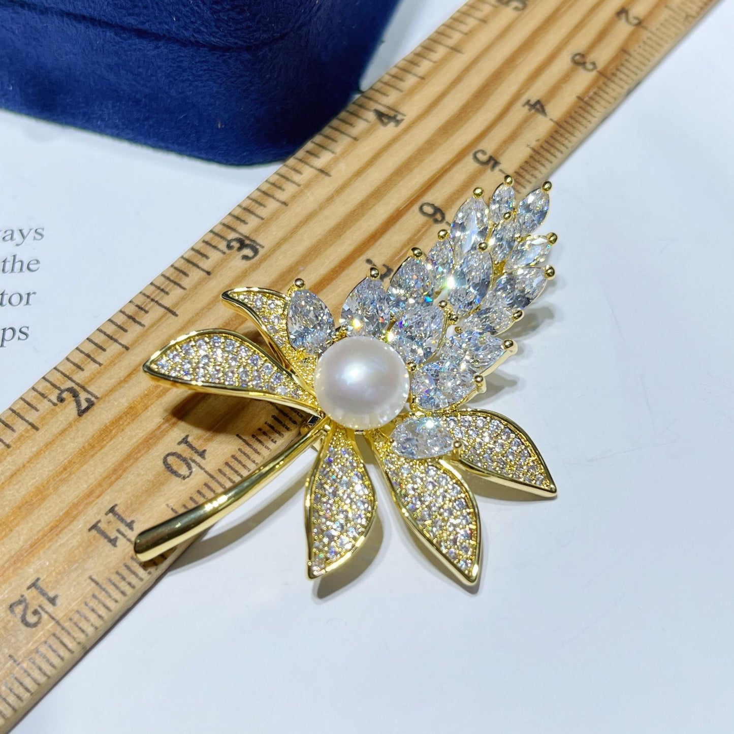Wheat ears two-color leaf natural pearl brooch