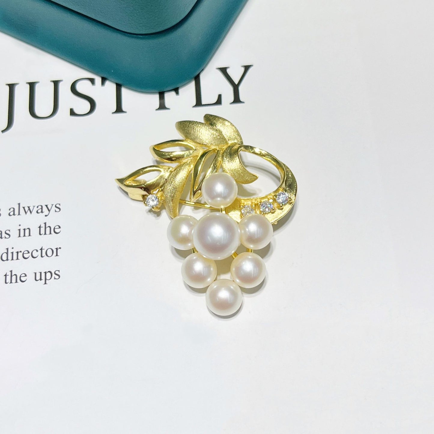 Natural Pearl Grape Design Brooch