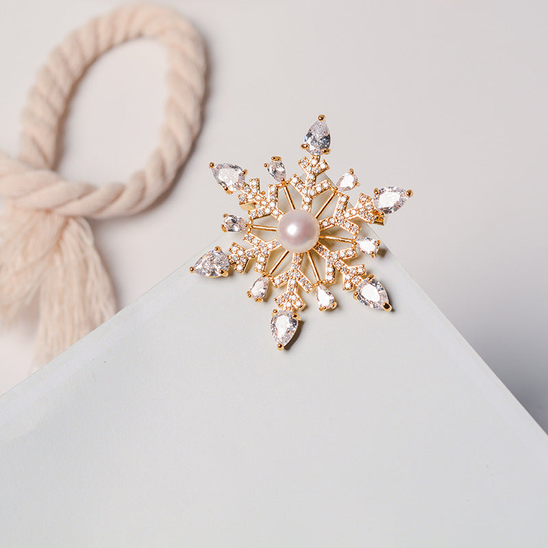 Natural Pearl Retro Snowflake Design Brooch