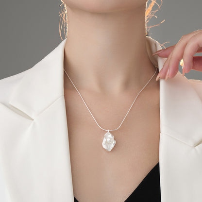 Design natural pearl light luxury collarbone chain
