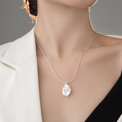 Design natural pearl light luxury collarbone chain