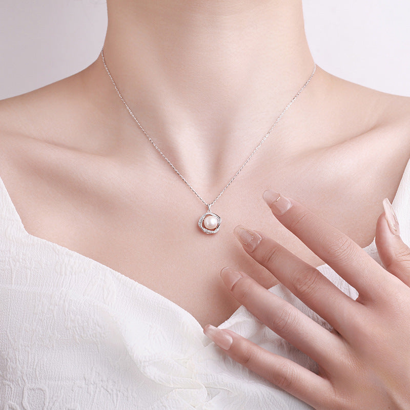 Camellia design pearl necklace