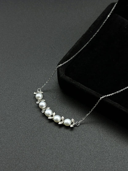Leaf Tandem Design Pearl Necklace