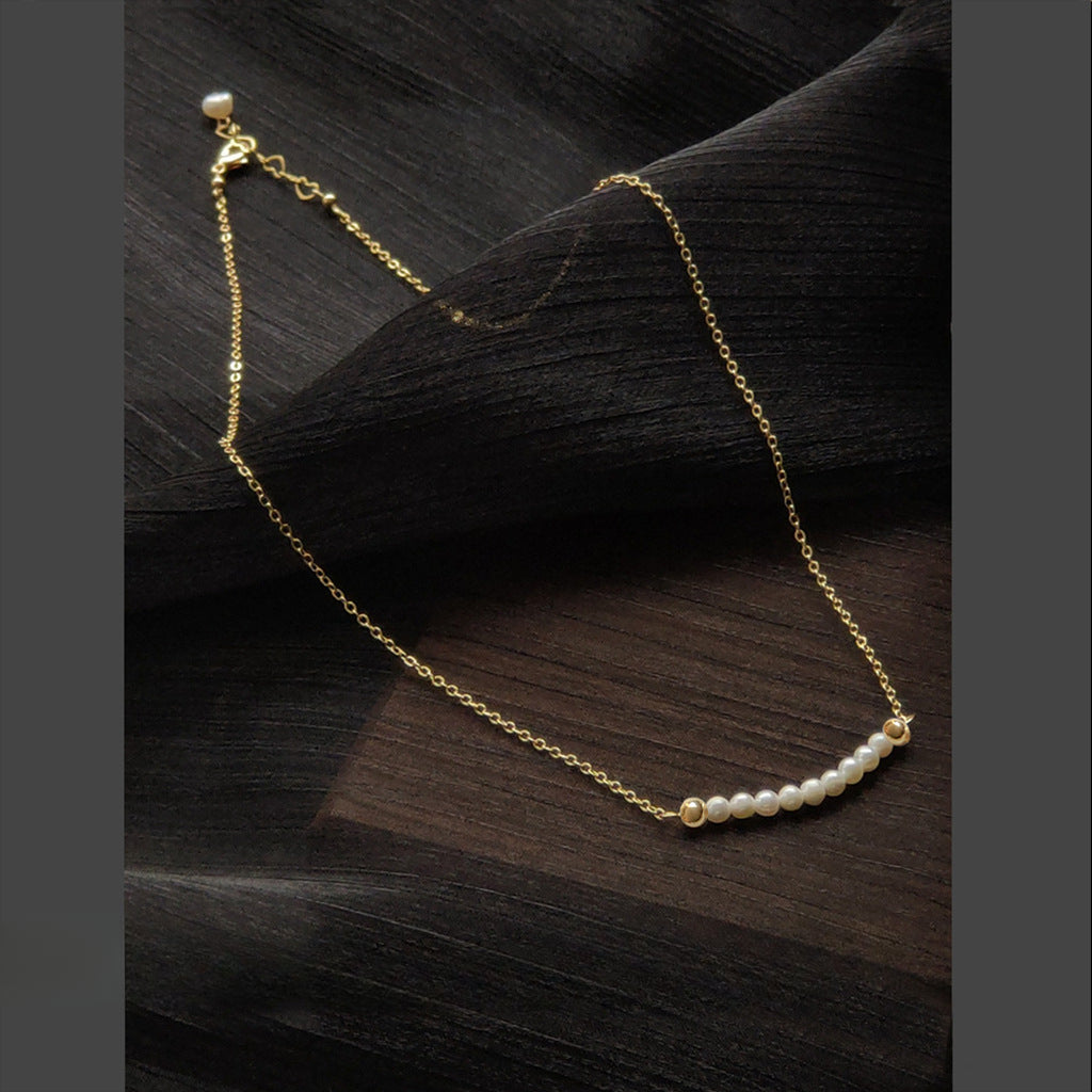 Beautiful minimalist style pearl necklace