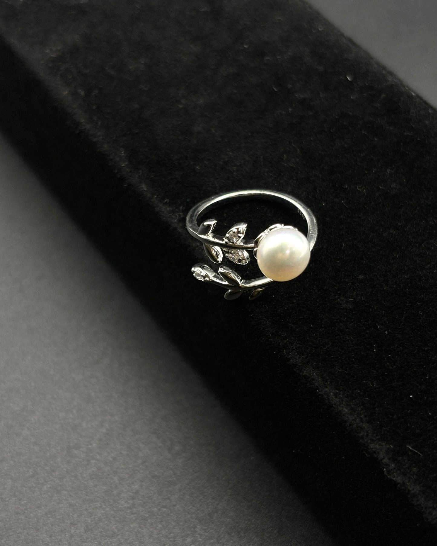 Flower Design Pearl Ring