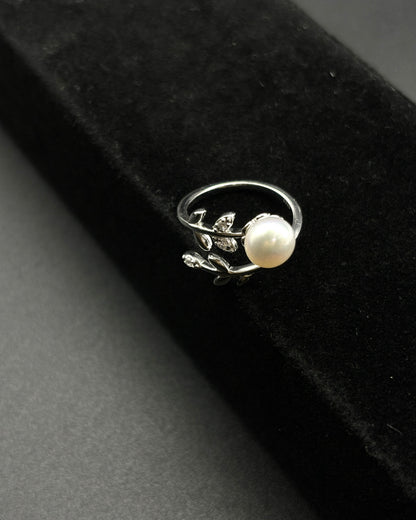 Flower Design Pearl Ring