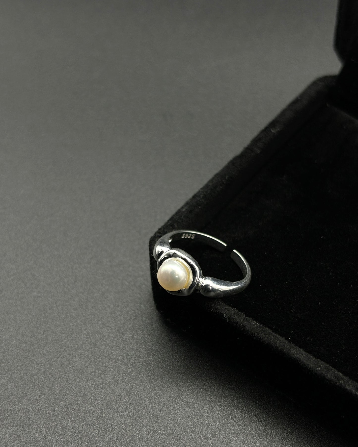 French Lady Irregular Round Pearl Ring