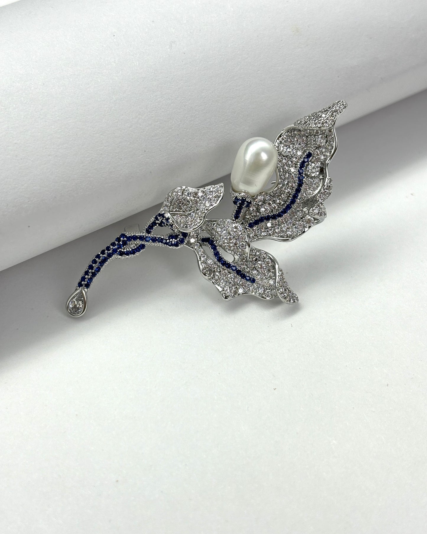 Natural Pearl Leaf Design Elegant Brooch