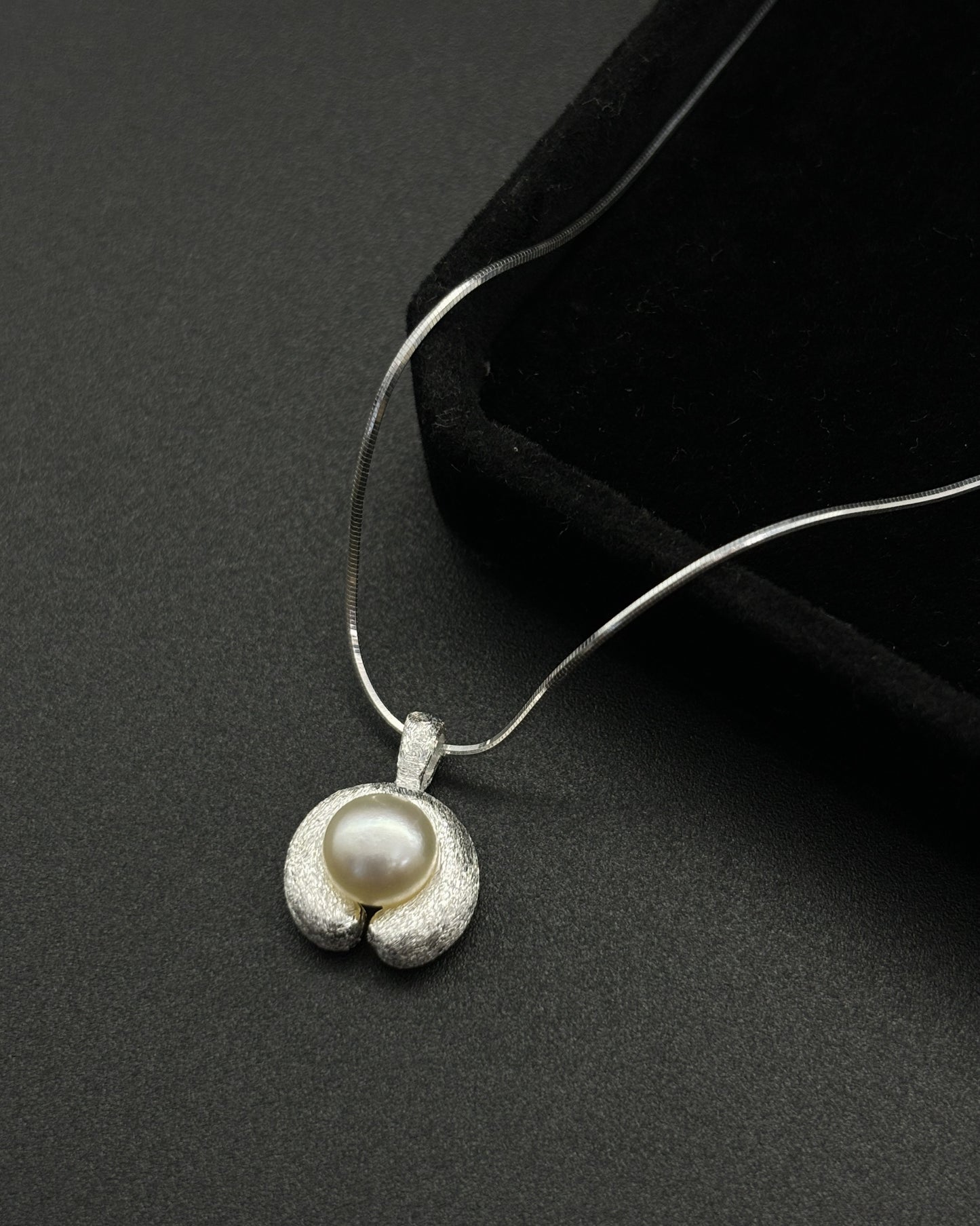 Natural pearl matte gentle wind necklace