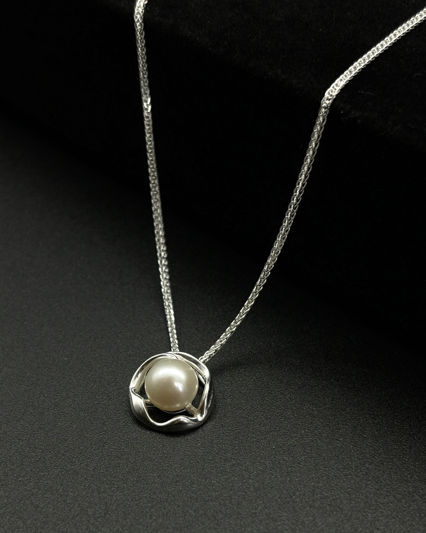 Möbius Ring Pearl Pendant