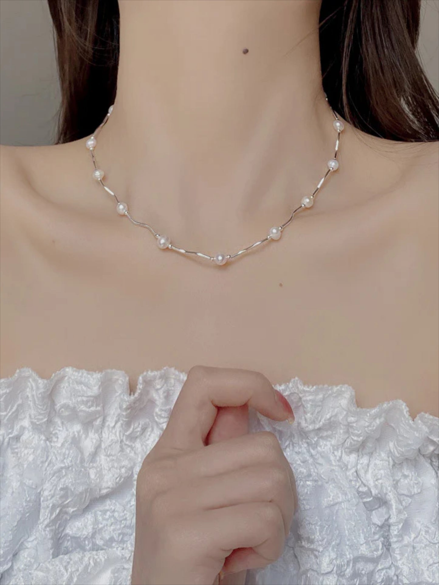 Wave pearl necklace