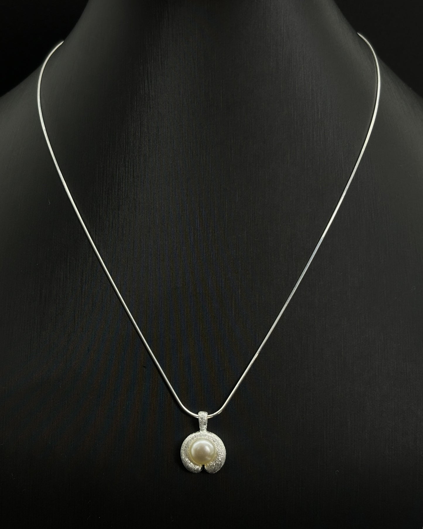Natural pearl matte gentle wind necklace