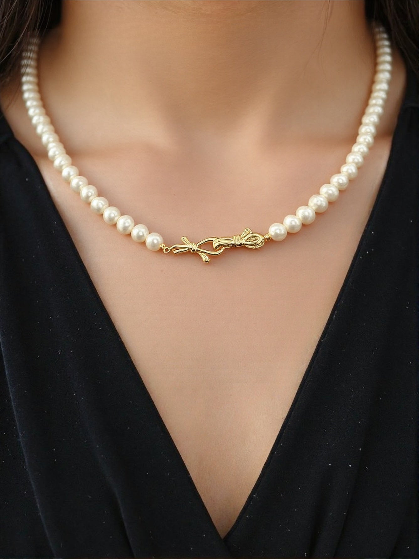 Bow design pearl necklace
