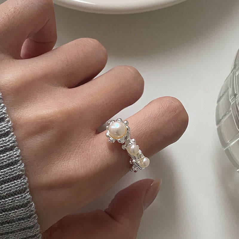 Irregular design pearl ring