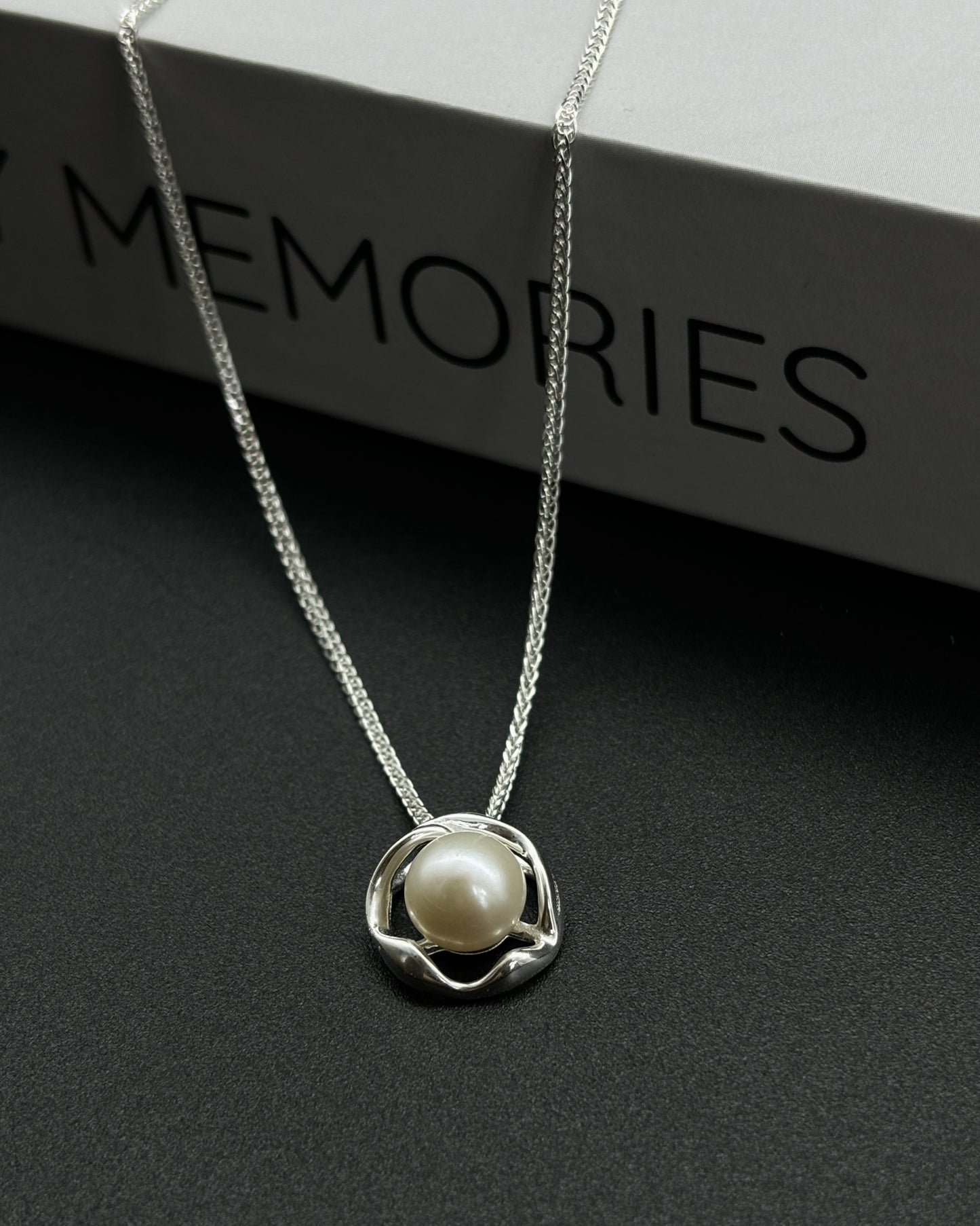 Möbius Ring Pearl Pendant