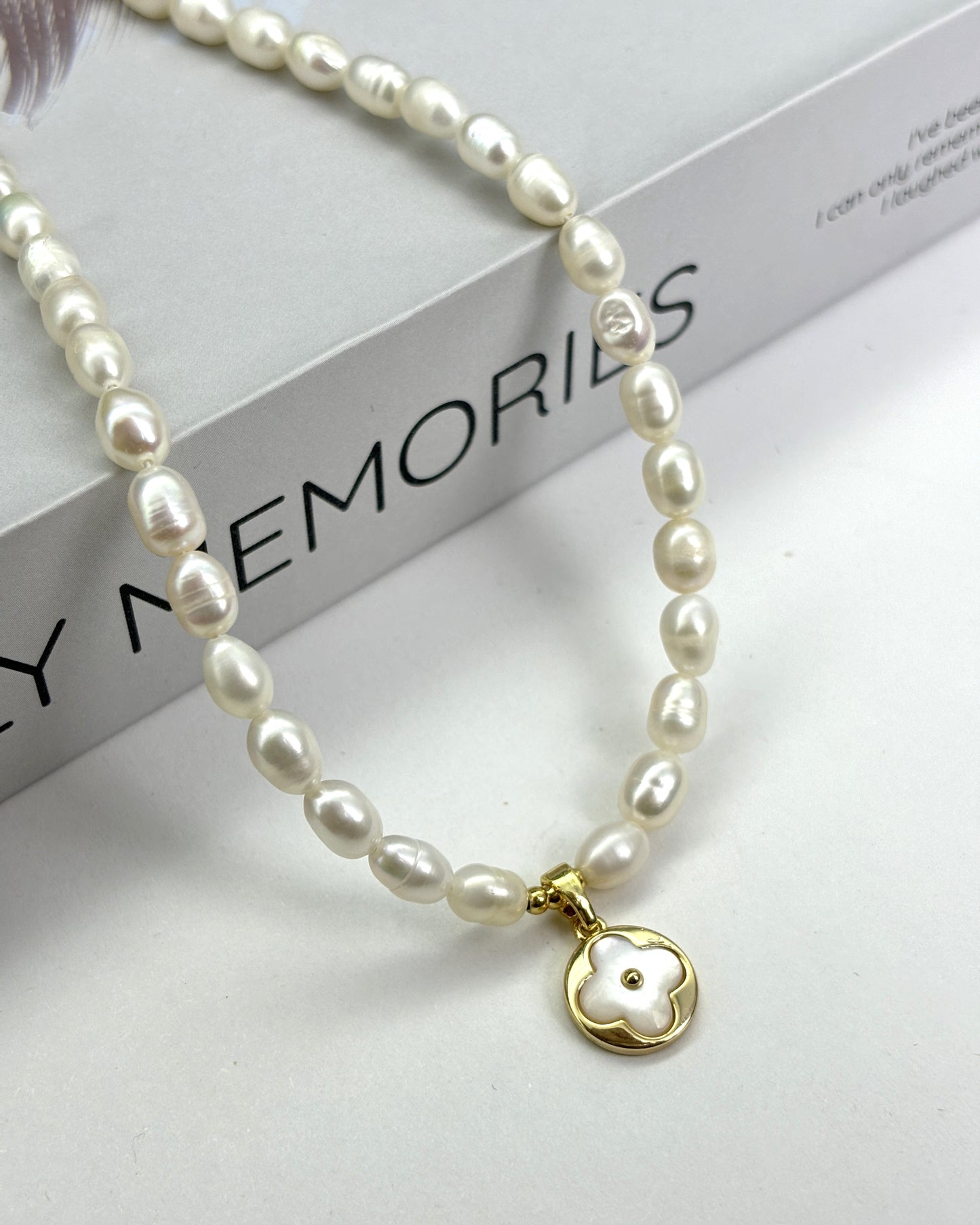 Natural Pearl Clover Light Luxury Fashion Clavicle Chain