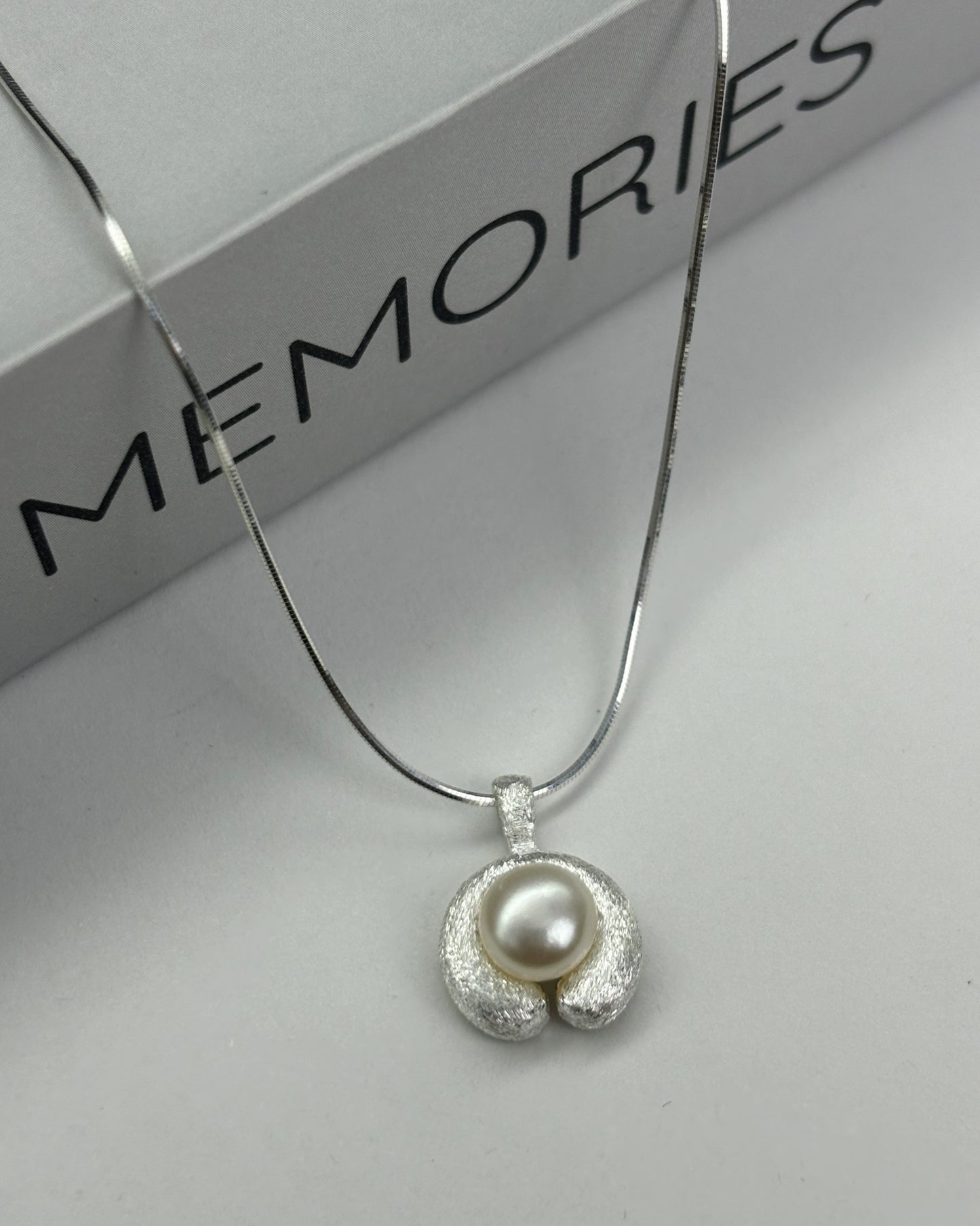 Natural pearl matte gentle wind necklace