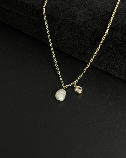 Baroque design pearl pendant