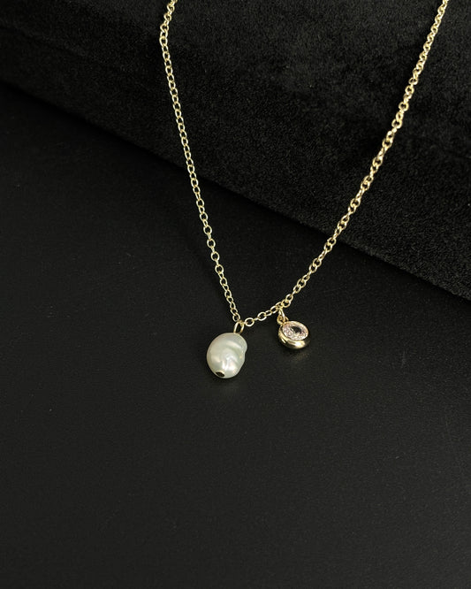Baroque design pearl pendant
