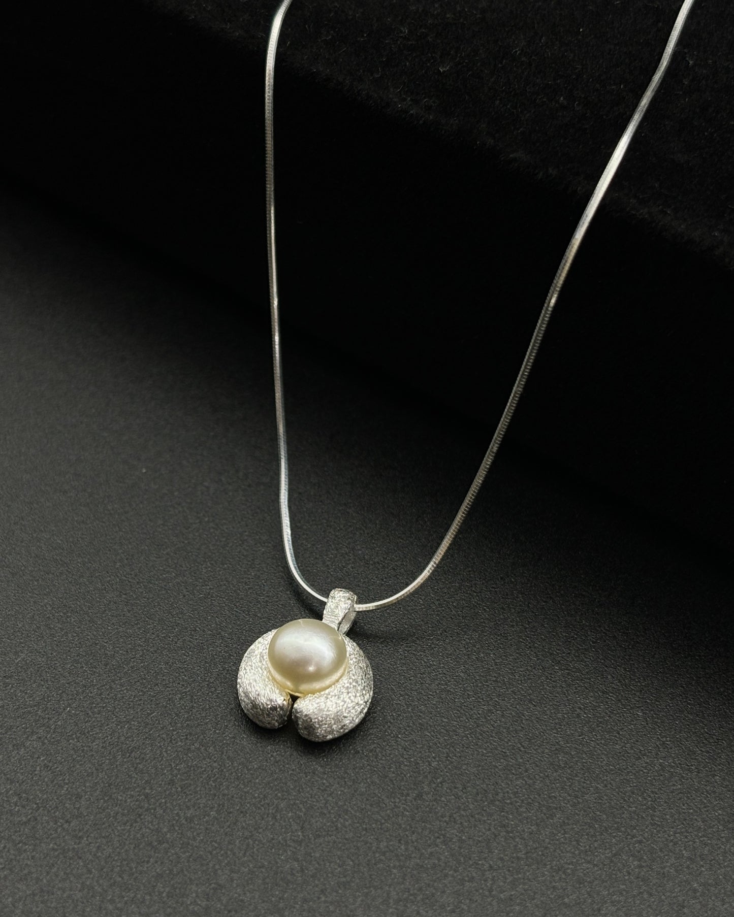 Natural pearl matte gentle wind necklace