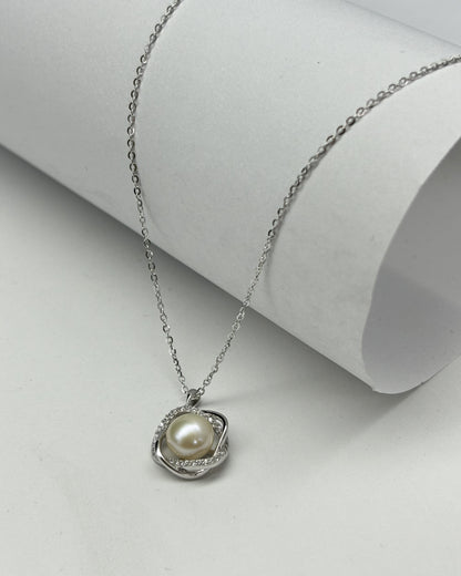 Camellia design pearl necklace