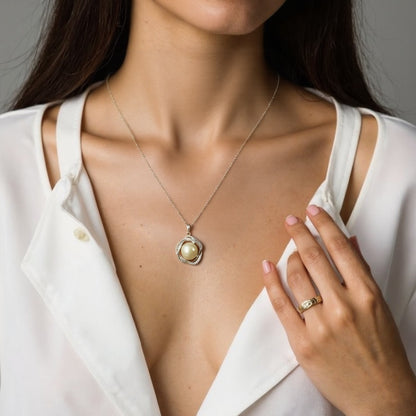 Camellia design pearl necklace